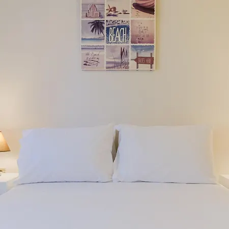 Feriehus Akrogiali Beachfront House