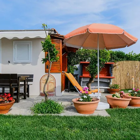 펜션 Akrogiali Beachfront House *