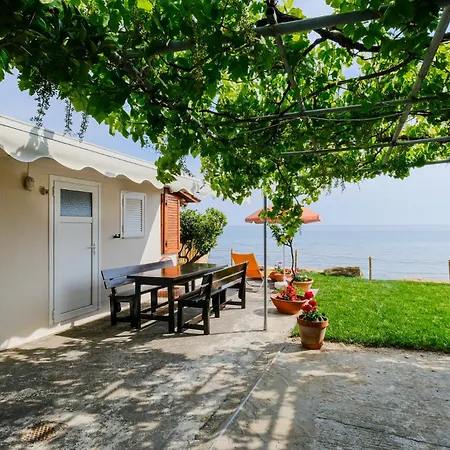 Akrogiali Beachfront House 펜션