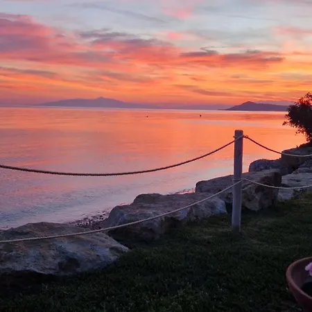 Akrogiali Beachfront House 펜션 *