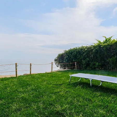 펜션 Akrogiali Beachfront House