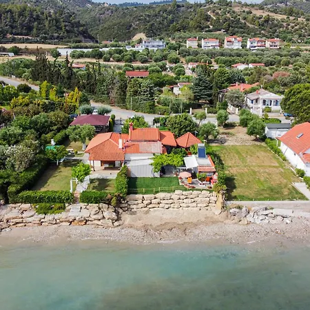 Akrogiali Beachfront House * Nea Skioni