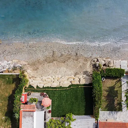 Akrogiali Beachfront House 펜션 *